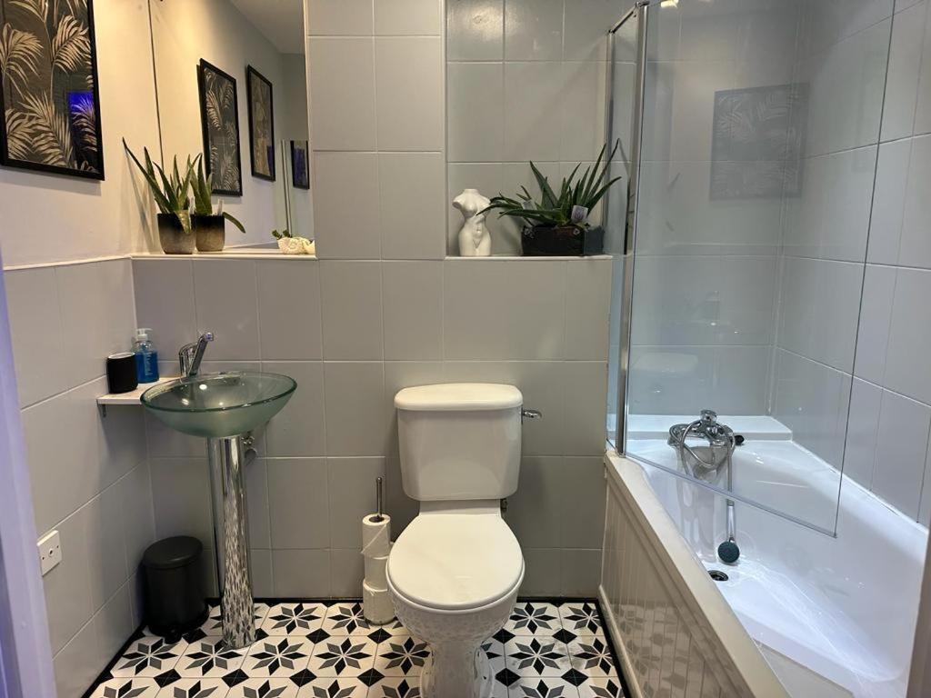 Luxury 9ine Super Beautiful Jacuzzi With Balcony