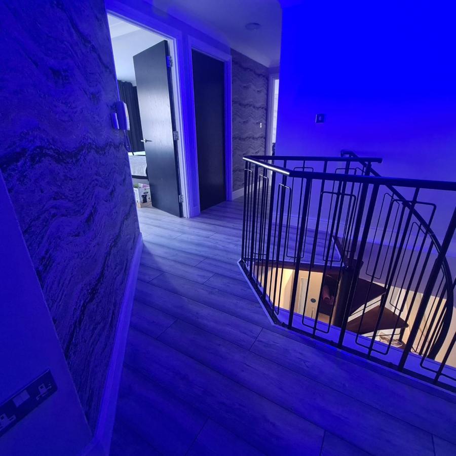 Luxury 9ine Super Beautiful Jacuzzi With Balcony