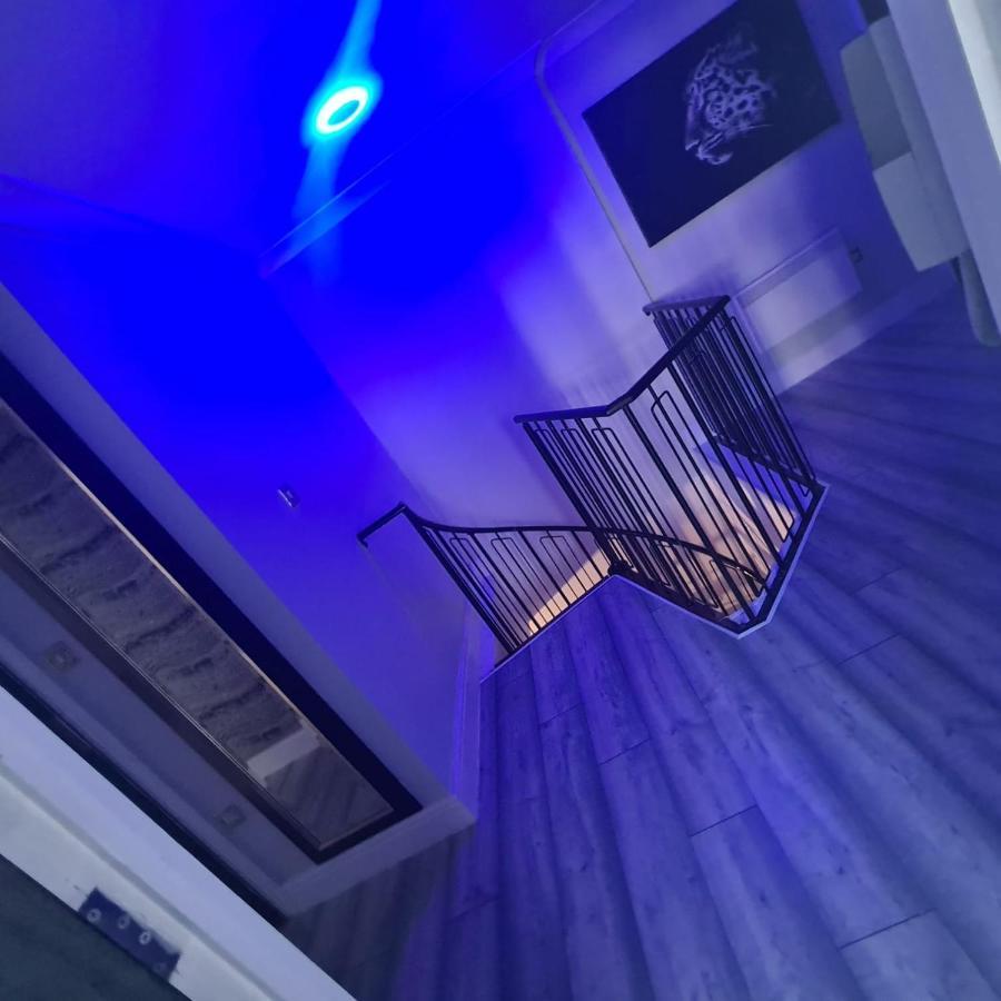 Apartment Luxury 9ine Super Beautiful Jacuzzi With Balcony Birmingham