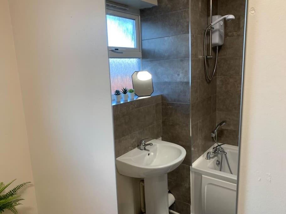 House - 10min To Centre - Sleeps 4 - Parking Birmingham