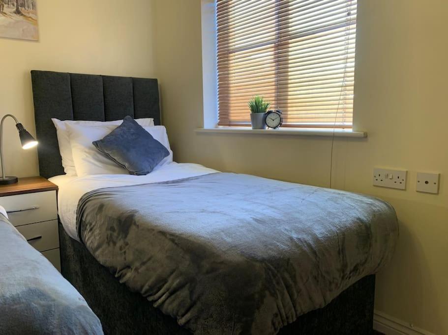 House - 10min To Centre - Sleeps 4 - Parking Villa *