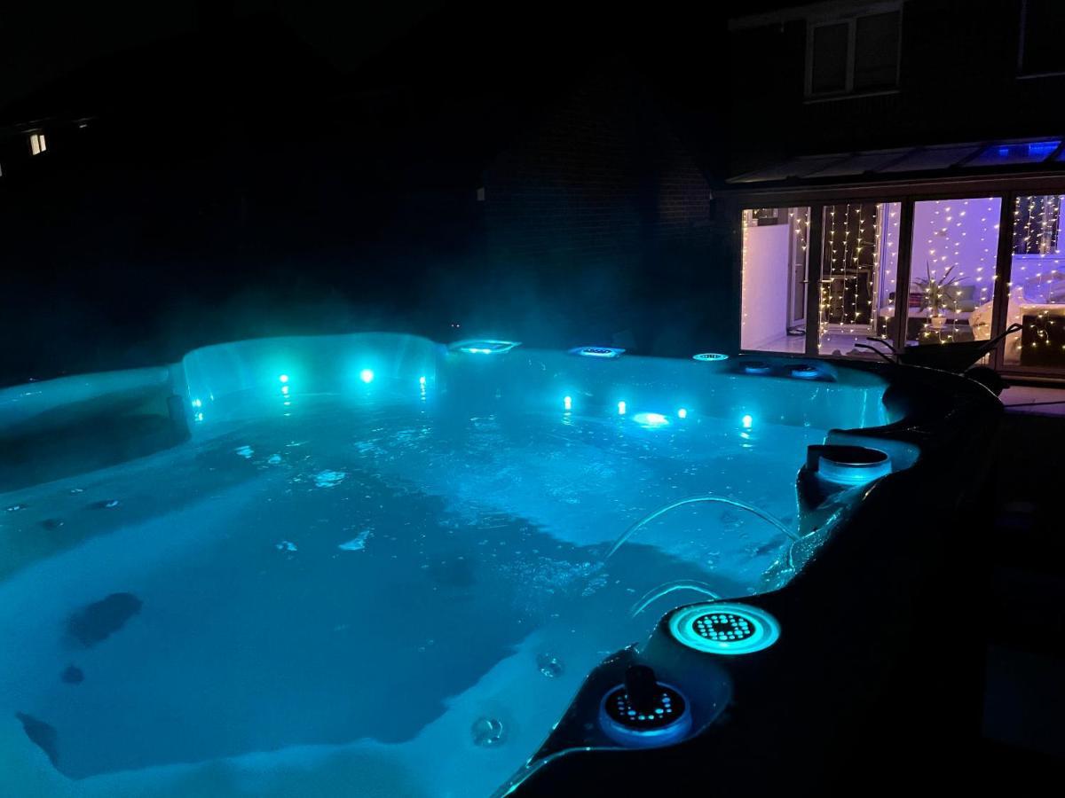 Shared House With Hot Tub *