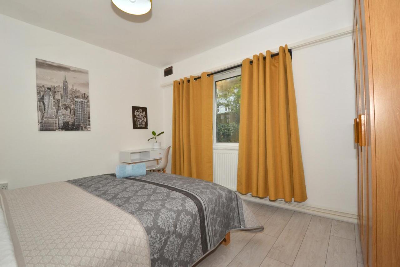 Entire 4-bed House & Parking, Steps From Icc & Utilita Arena & Broad Street Birmingham