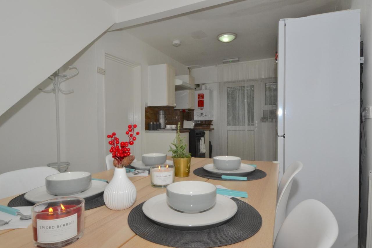 Entire 4-bed House & Parking, Steps From Icc & Utilita Arena & Broad Street
