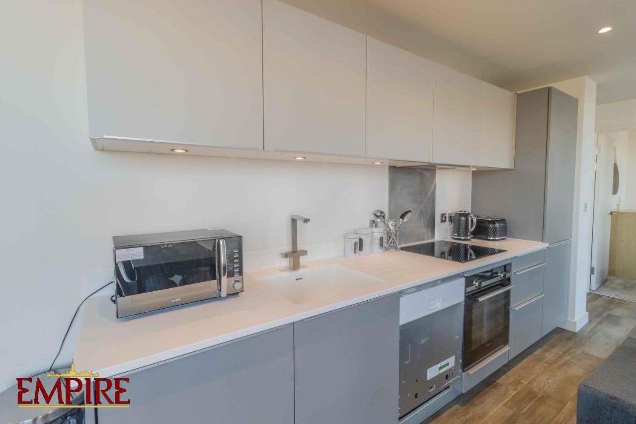 Stylish 2 Bed On Broad Street! * Birmingham