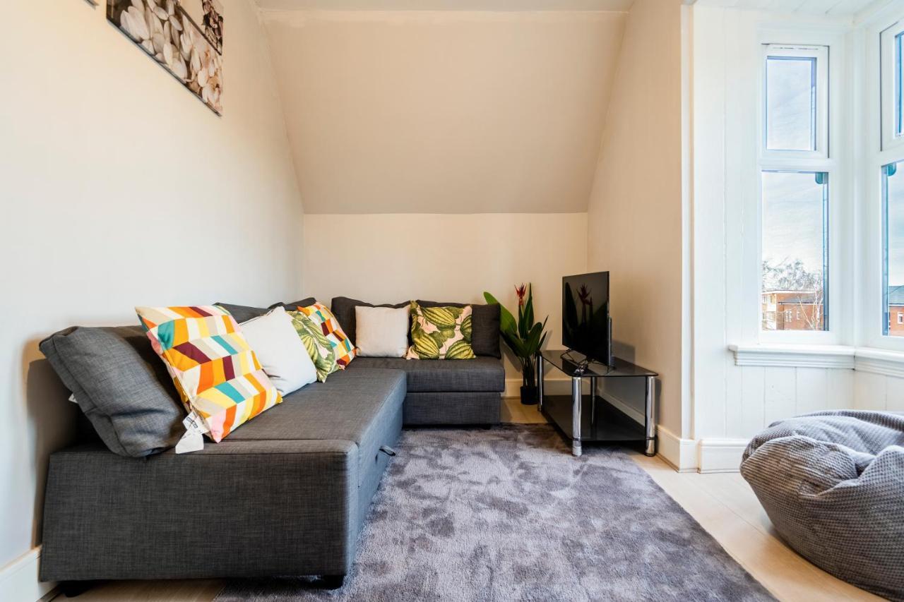 Deluxe 2-bedroom Flat With Free Parking