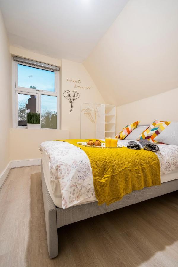 Deluxe 2-bedroom Flat With Free Parking *
