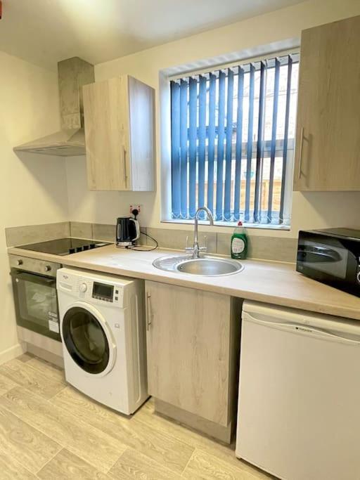 Apartment 2.superb Serviced - Free On Road Parking *