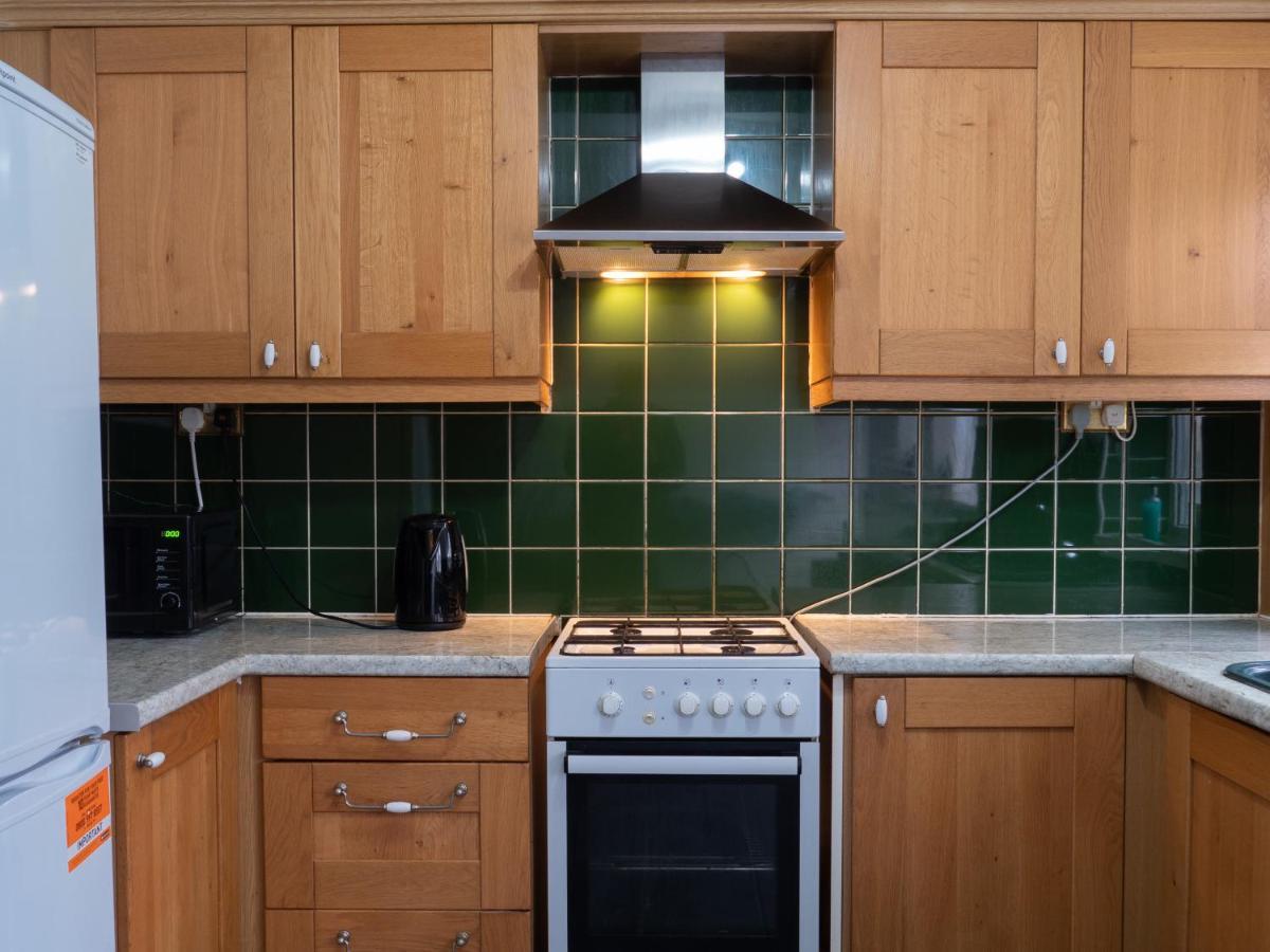 Convenient 3br Close To Qe Hospital & University Of *