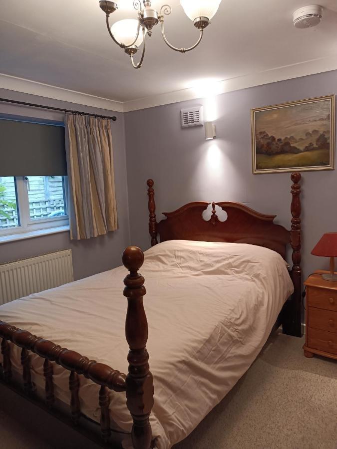 Lowri Hotel