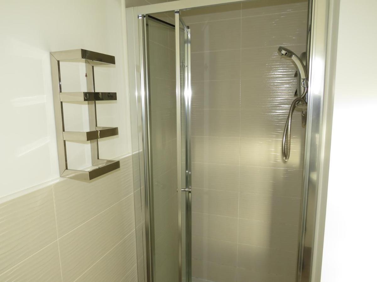 St Martins House: Convenient Near Nec And Airport Apartment