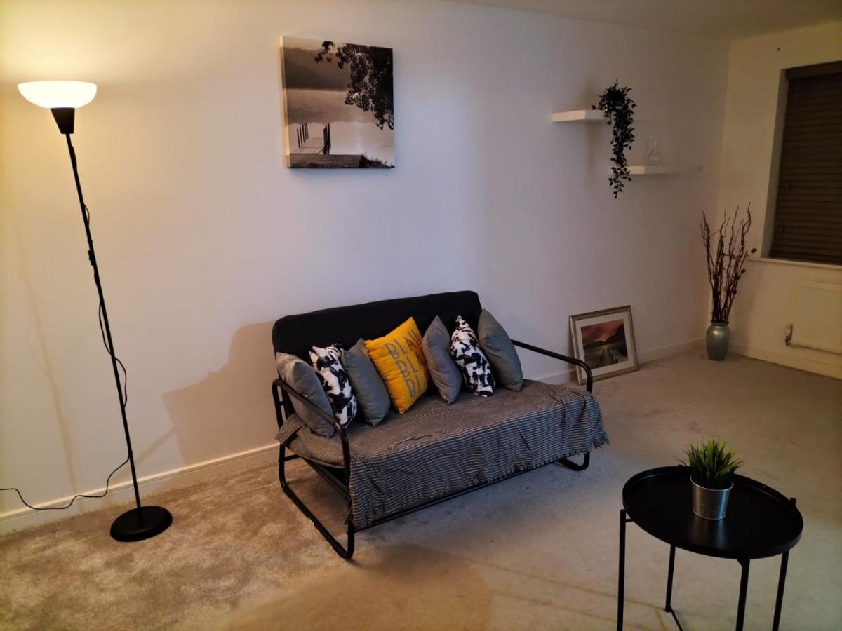 St Martins House: Convenient Near Nec And Airport Apartment
