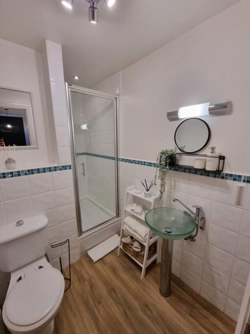 Apartment 73 Broadway Plaza *