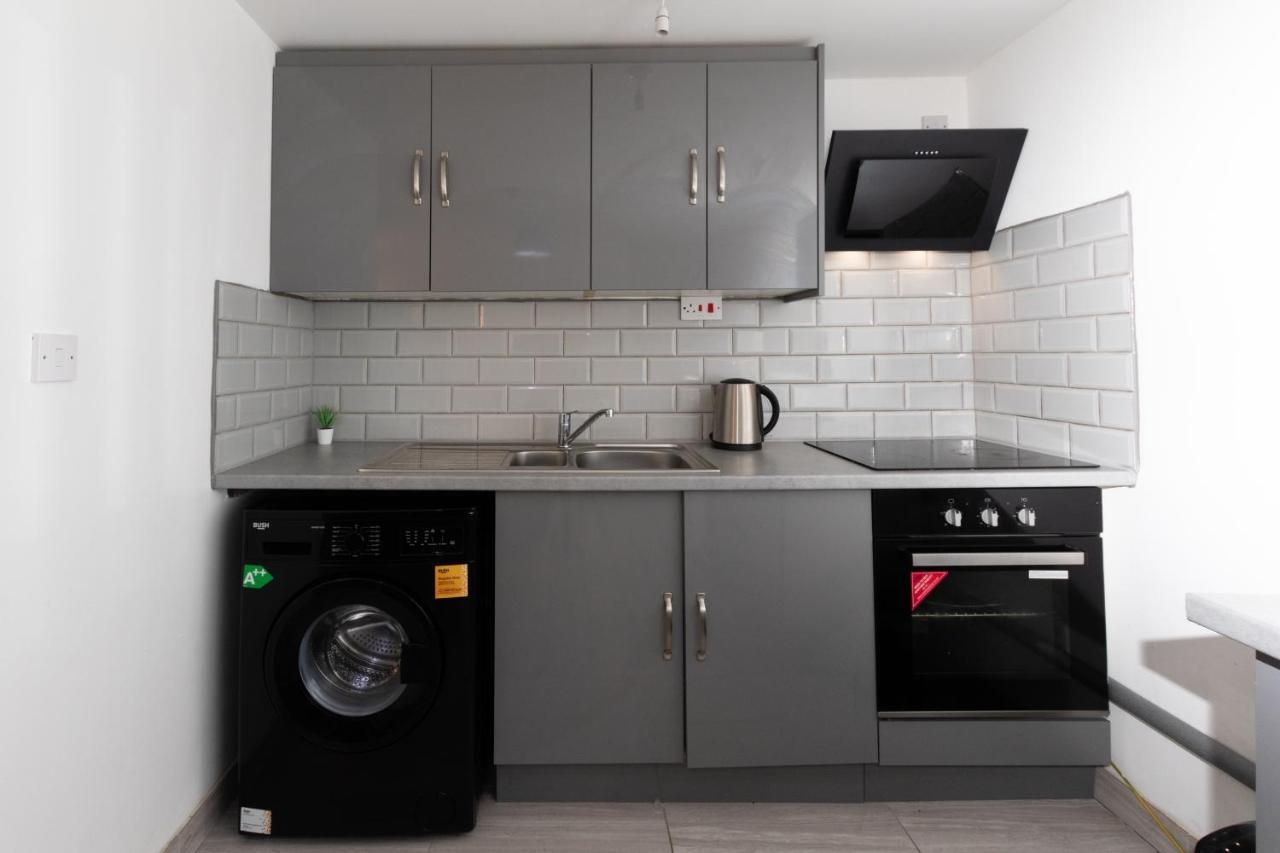 Apartment 1 Bed With Parking - Nec, Star & Centre