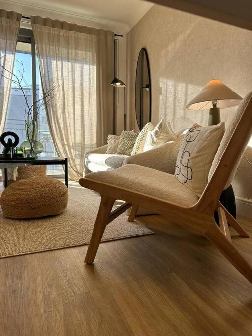Apartment 73 Broadway Plaza