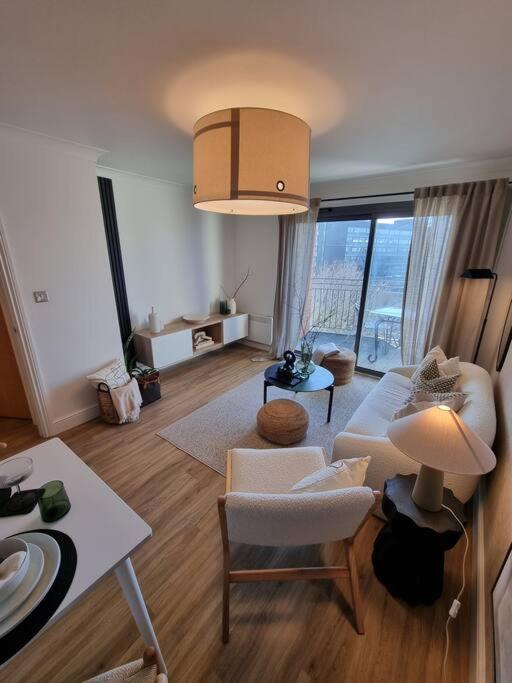 Apartment 73 Broadway Plaza