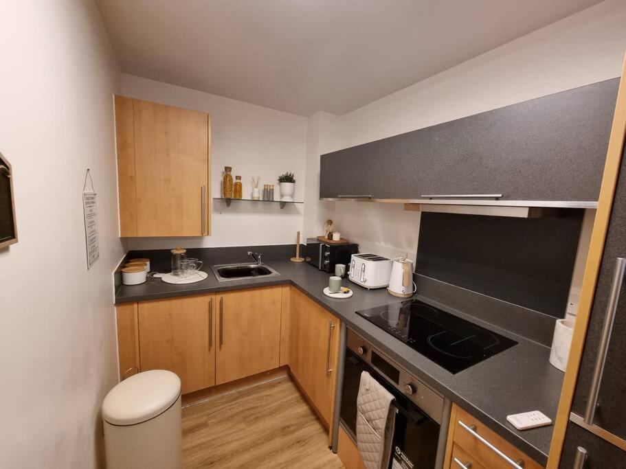 73 Broadway Plaza Apartment *