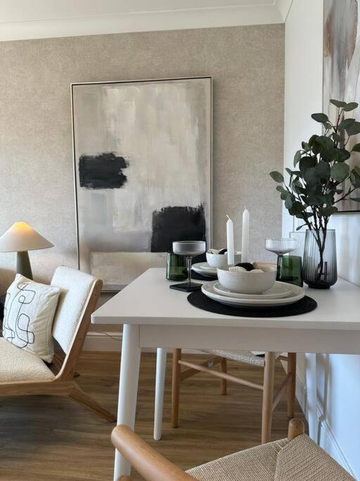 Apartment 73 Broadway Plaza *