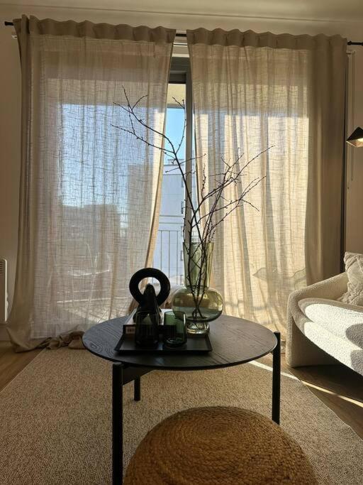 Apartment 73 Broadway Plaza *