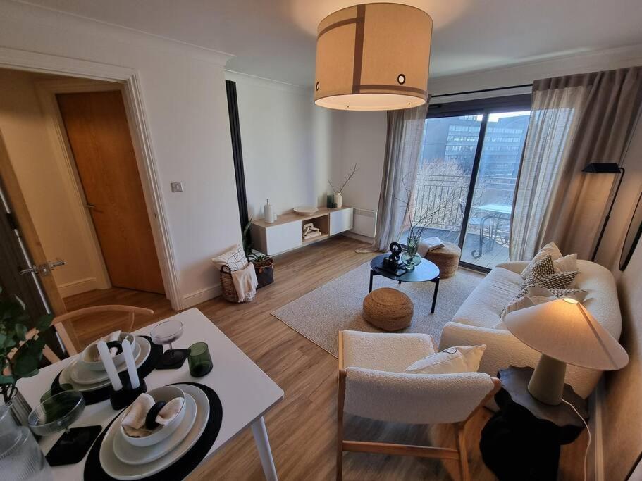 73 Broadway Plaza Apartment