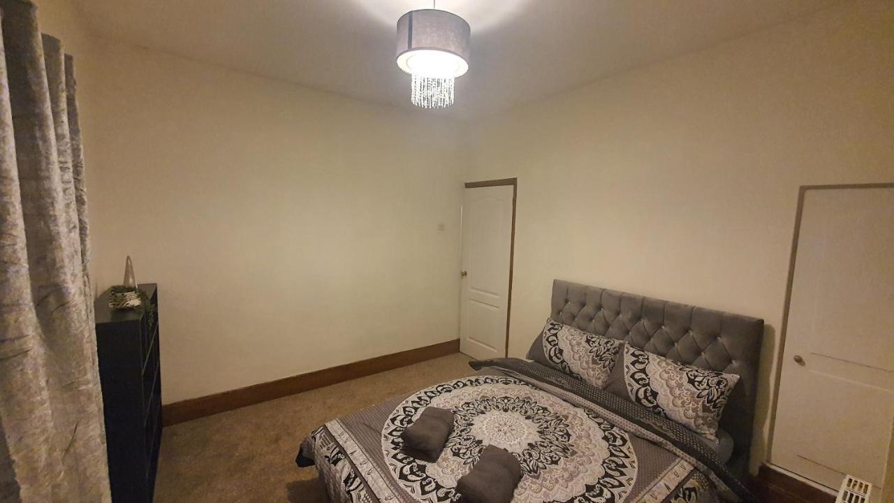 Spacious 2 Bedroom In *