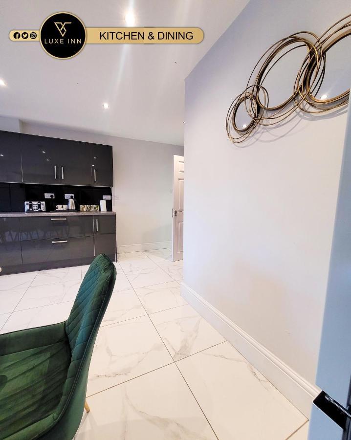 Large 5 Brh For Contractors,families And Business Free Parking Holiday home Birmingham