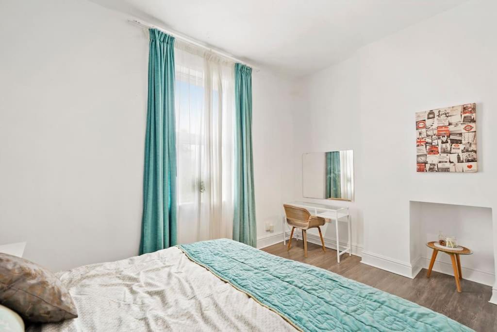 Flat 3-stylish 2 Bedroom Apartment. * Birmingham