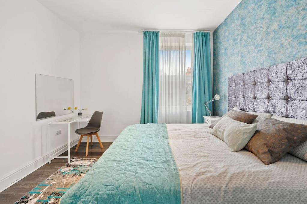 Apartment Flat 3-stylish 2 Bedroom Apartment. *