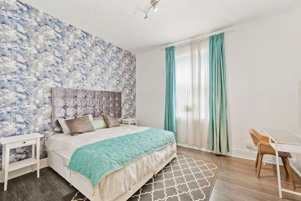 Apartment Flat 3-stylish 2 Bedroom Apartment. *