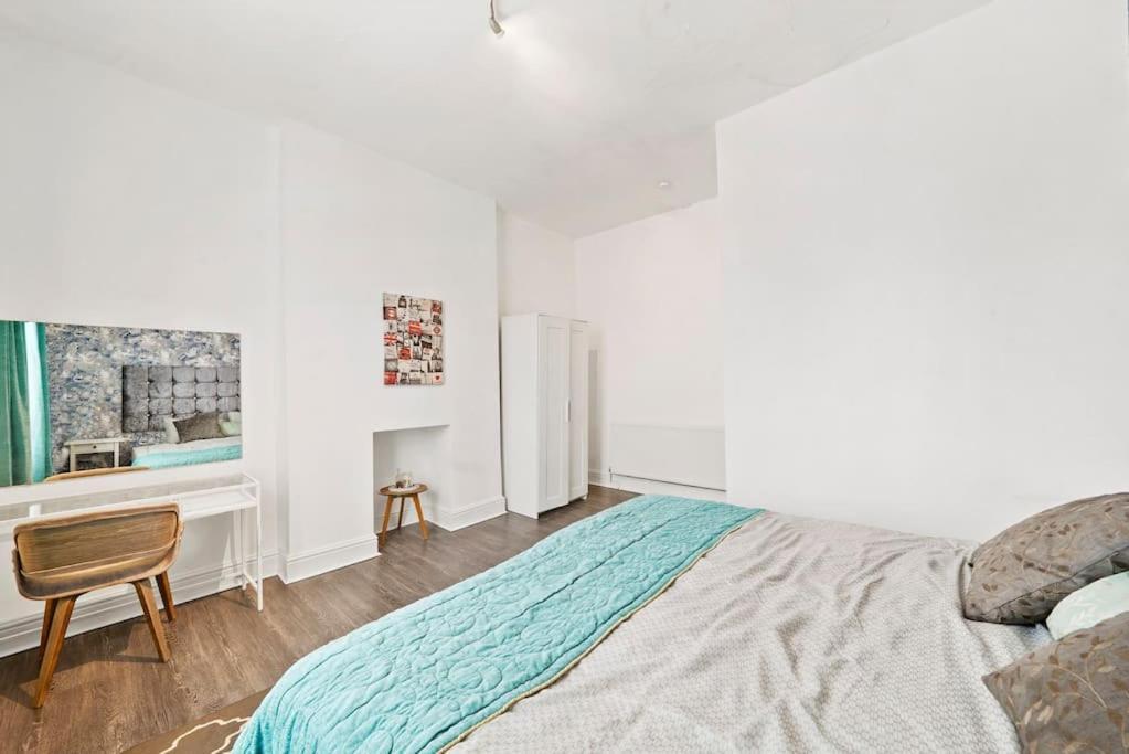 Flat 3-stylish 2 Bedroom Apartment. * Birmingham