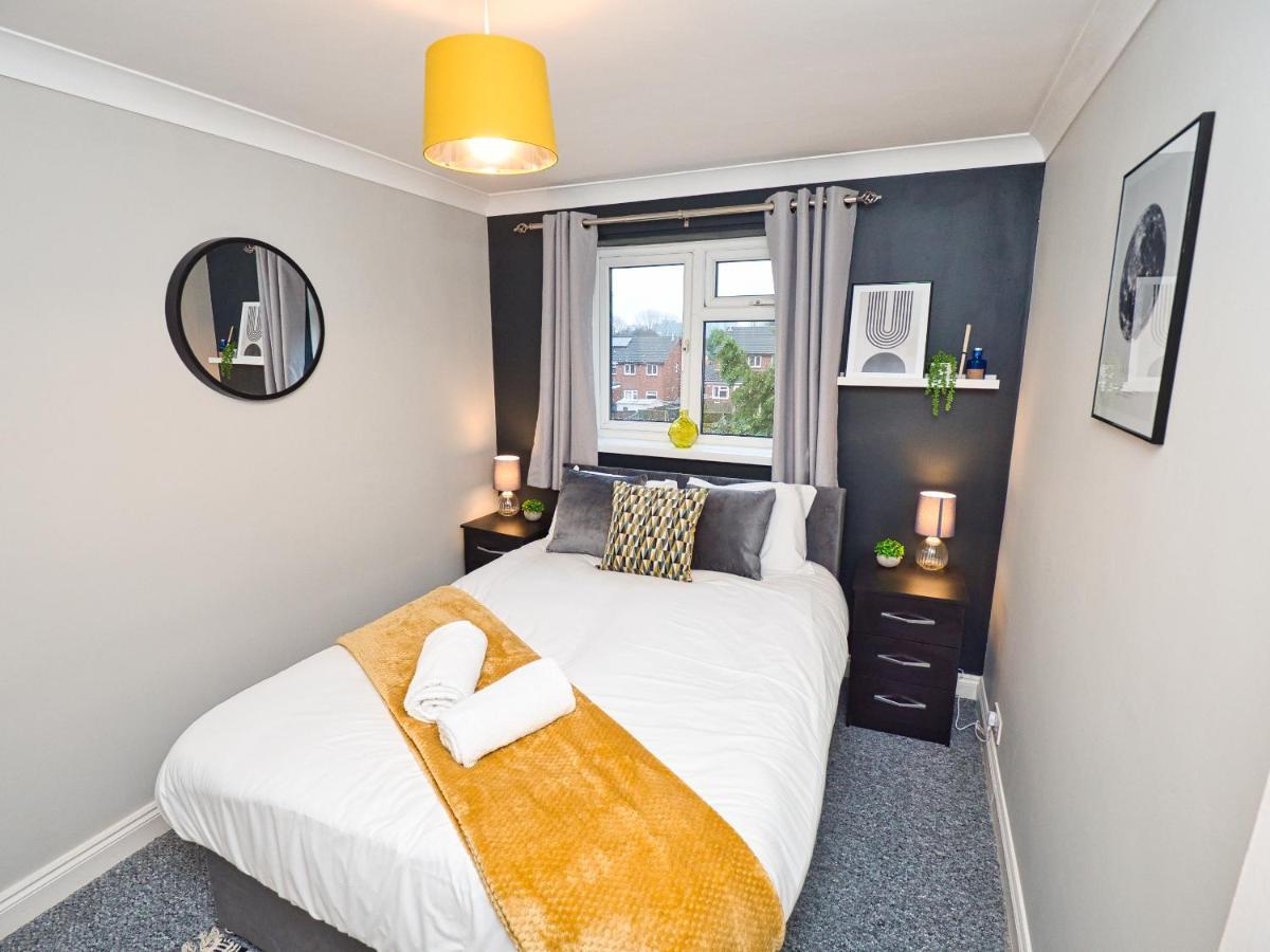 Holiday home 4 Bed House - Drive And Garage - Birmingham