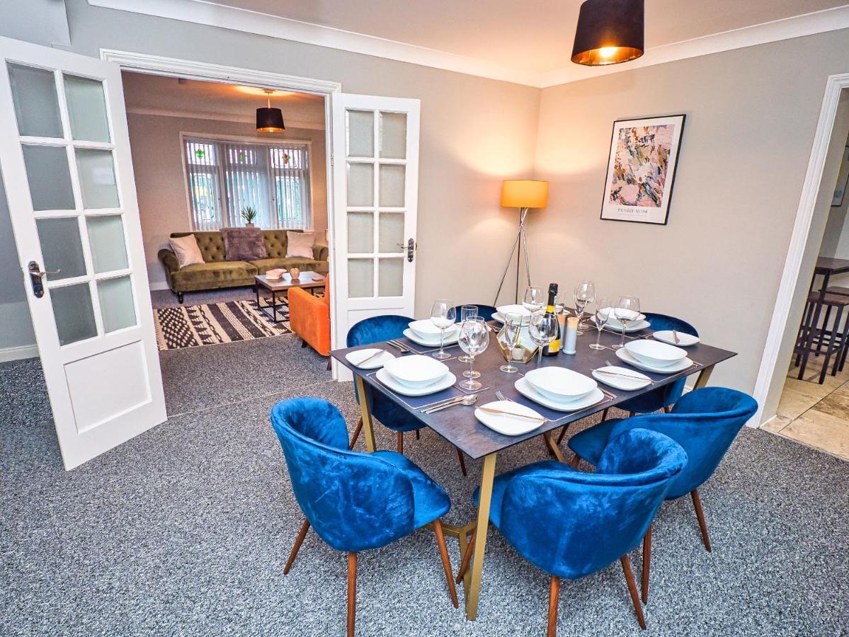 4 Bed House - Drive And Garage - Holiday home