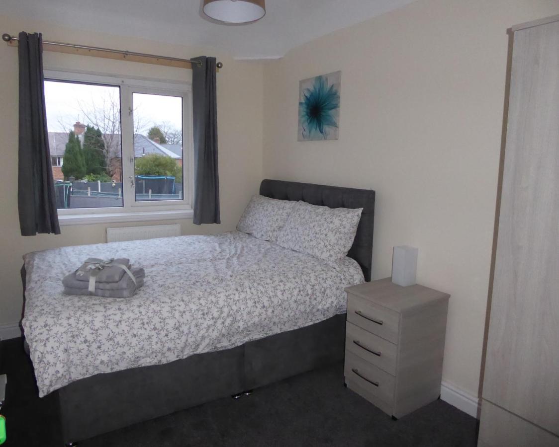 Apartment Modern 6-bed-groups-contractors Onsite Parking Vans-cars Birmingham