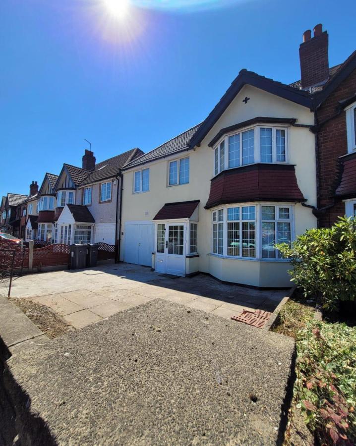 Holiday home Large 5 Brh For Contractors,families And Business Free Parking Birmingham