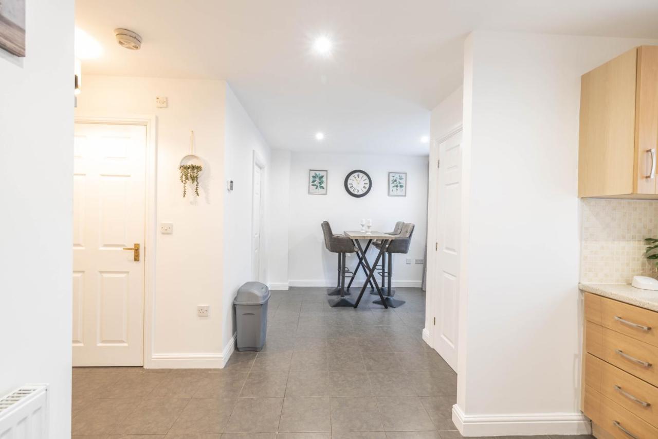 Holiday home Contractors/large Groups - House Birmingham