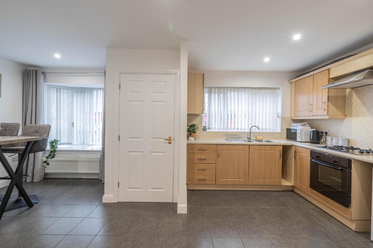 Contractors/large Groups - House Holiday home Birmingham