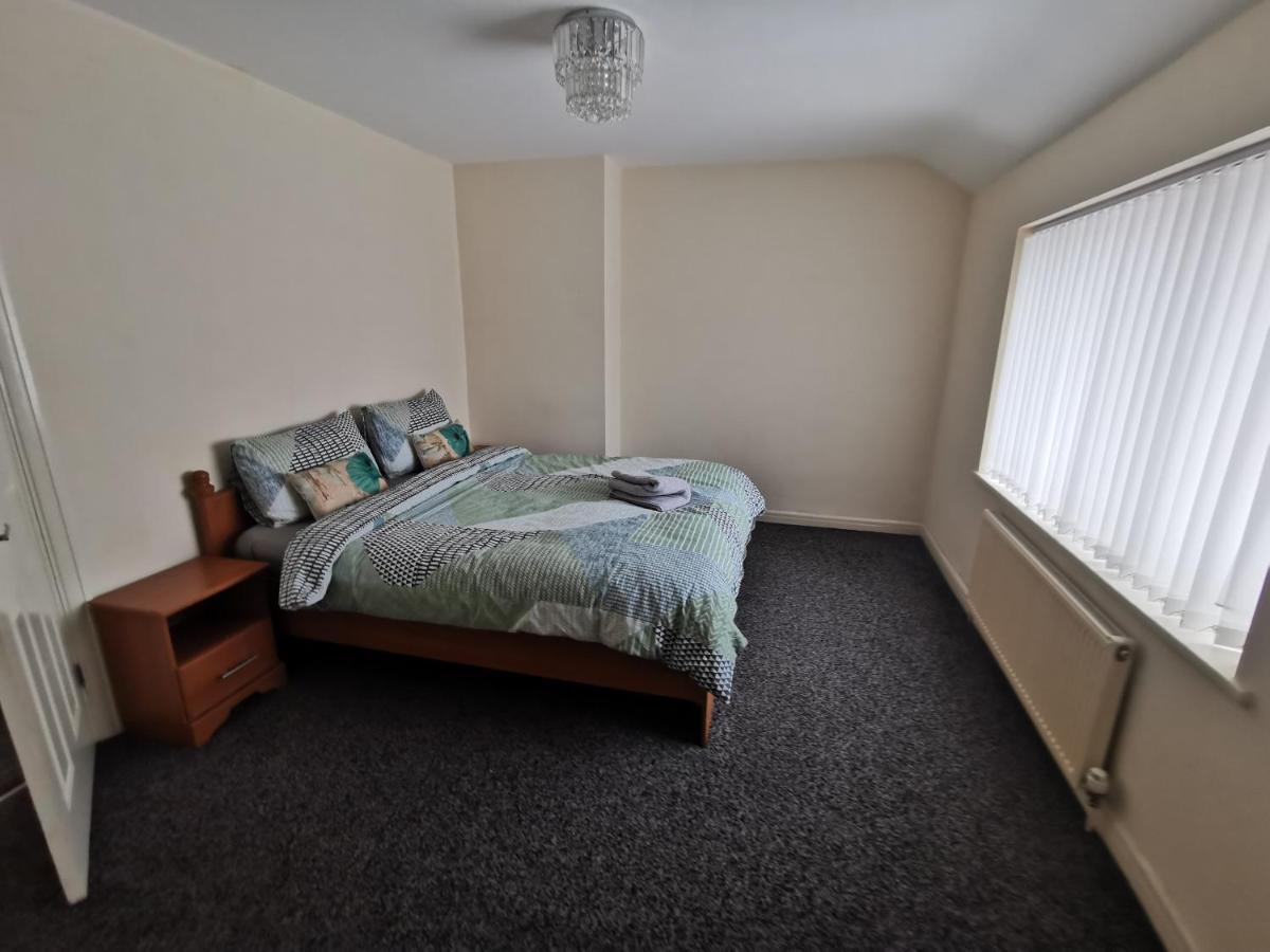 Spacious 3-bedroom In With Driveway Parking