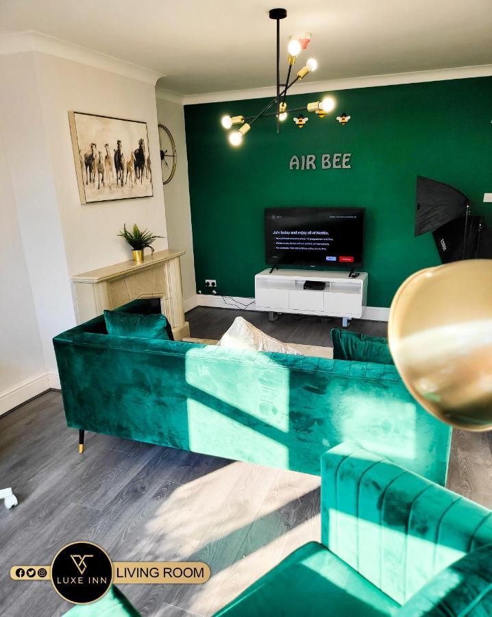Large 5 Brh For Contractors,families And Business Free Parking Holiday home Birmingham