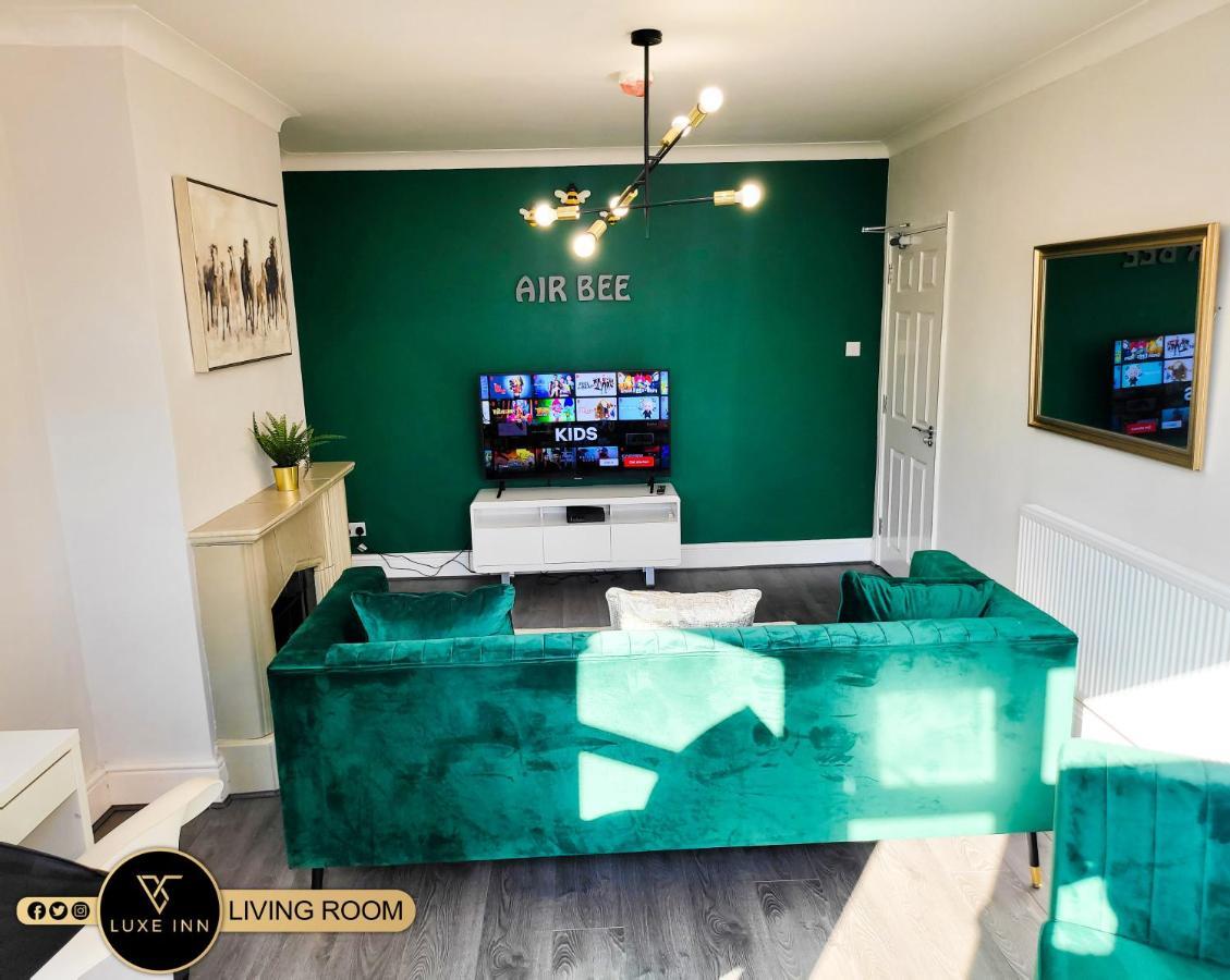 Large 5 Brh For Contractors,families And Business Free Parking Holiday home Birmingham