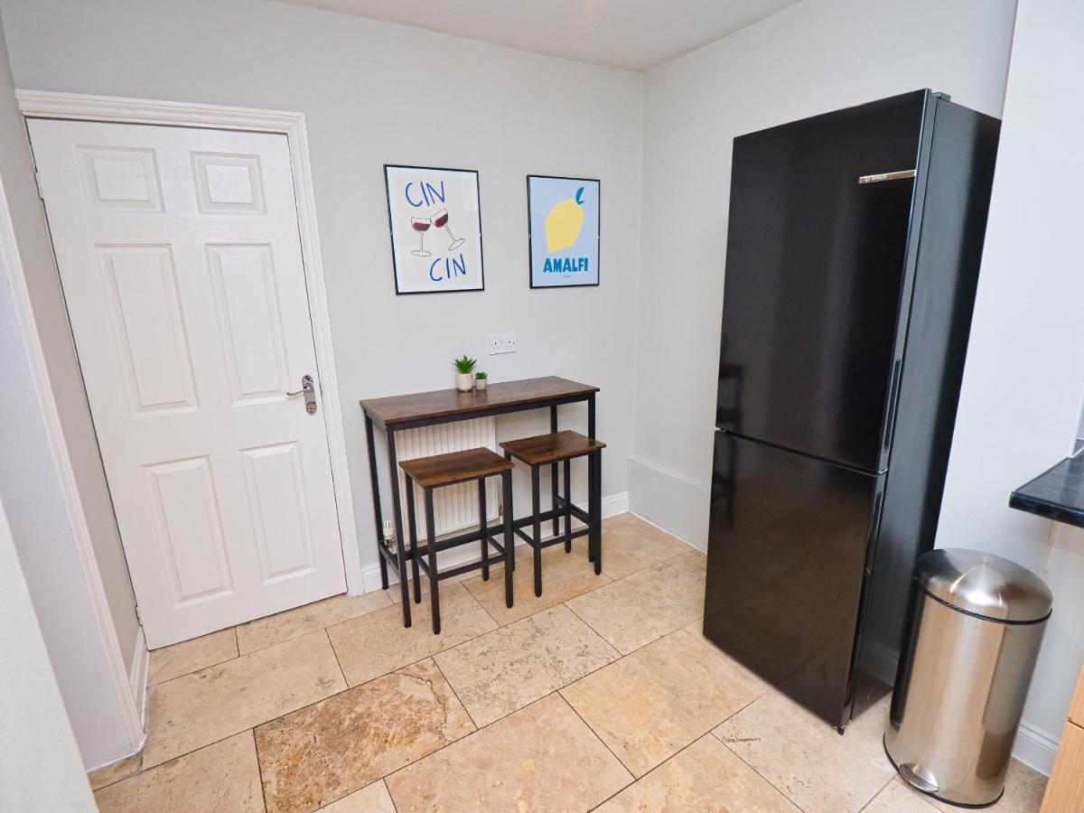 4 Bed House - Drive And Garage - *