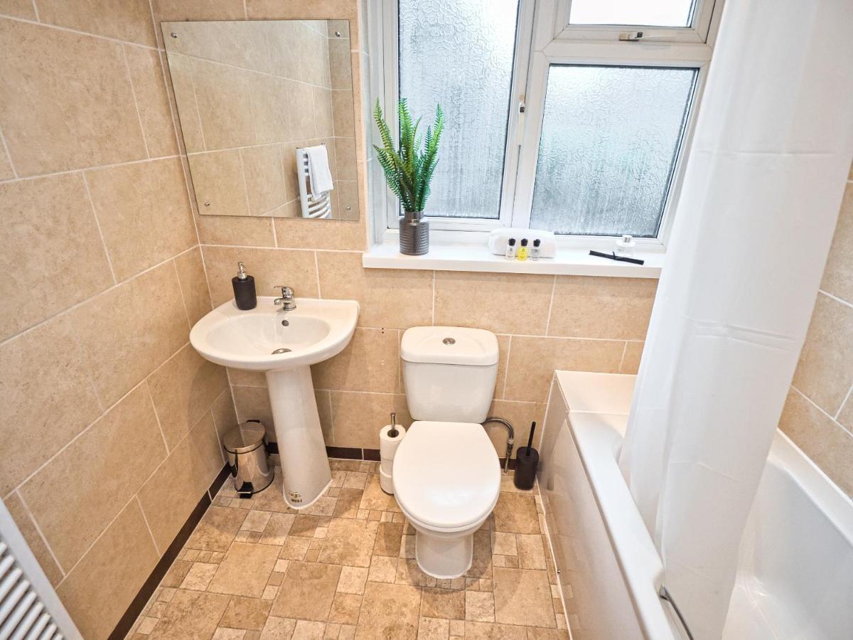 4 Bed House - Drive And Garage - Holiday home