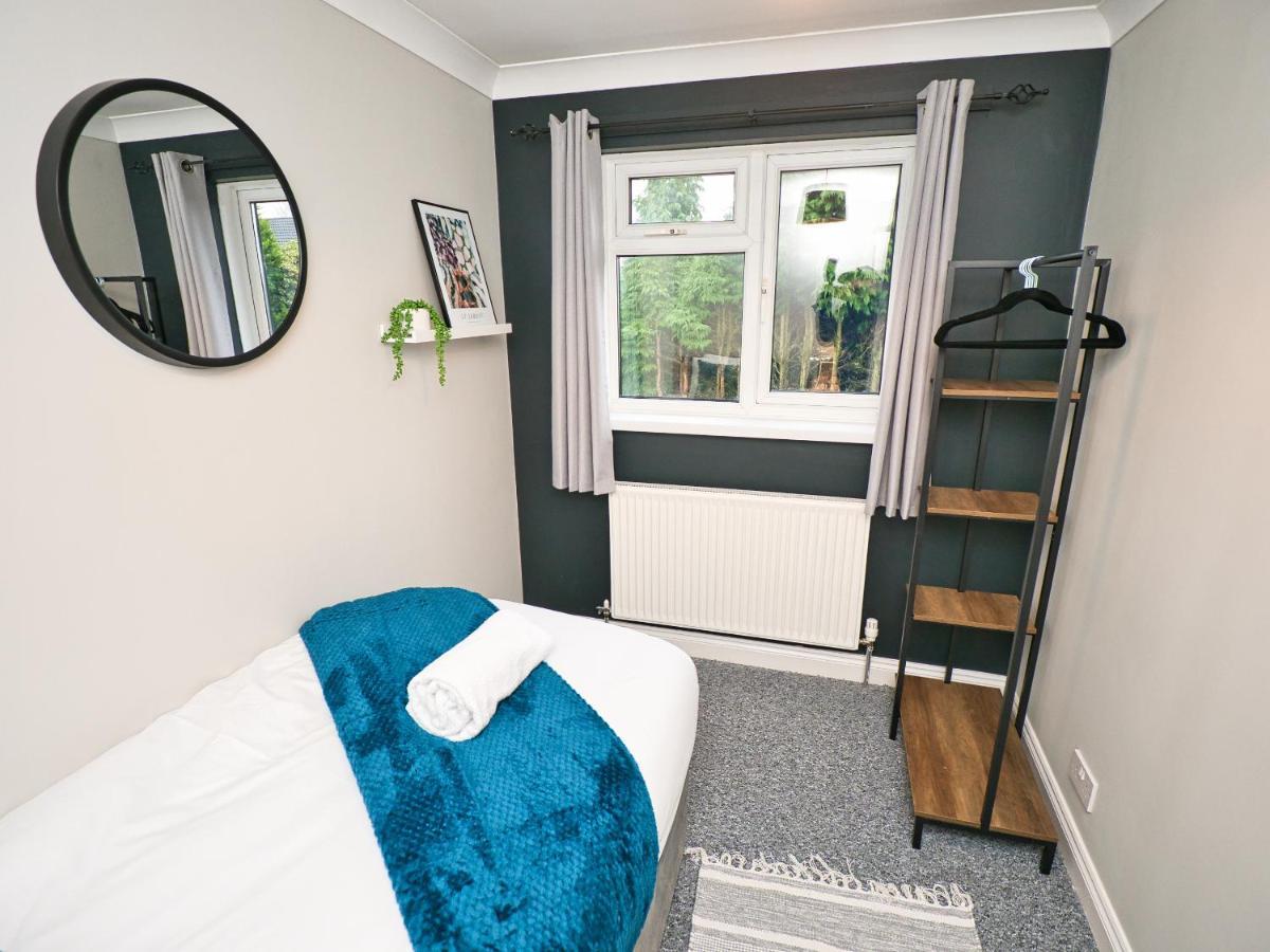 4 Bed House - Drive And Garage - Holiday home