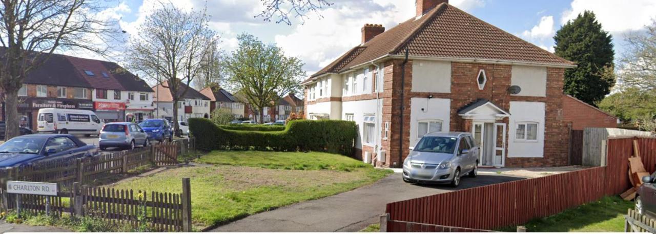 Modern 6-bed-groups-contractors Onsite Parking Vans-cars *