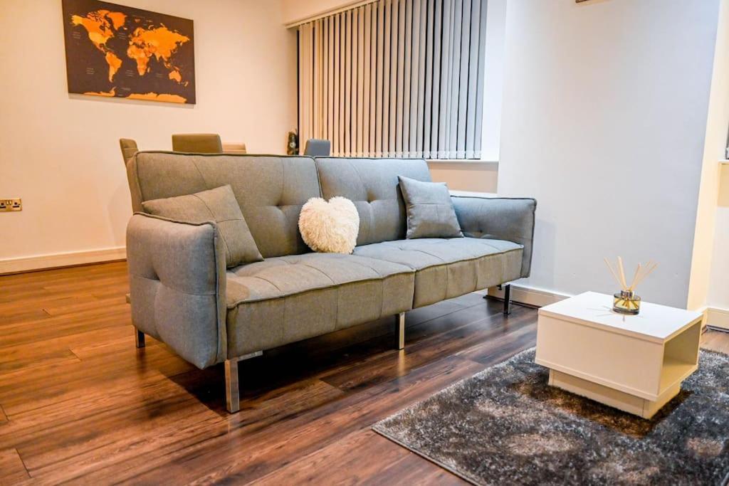 Luxury 2 Bedroom *