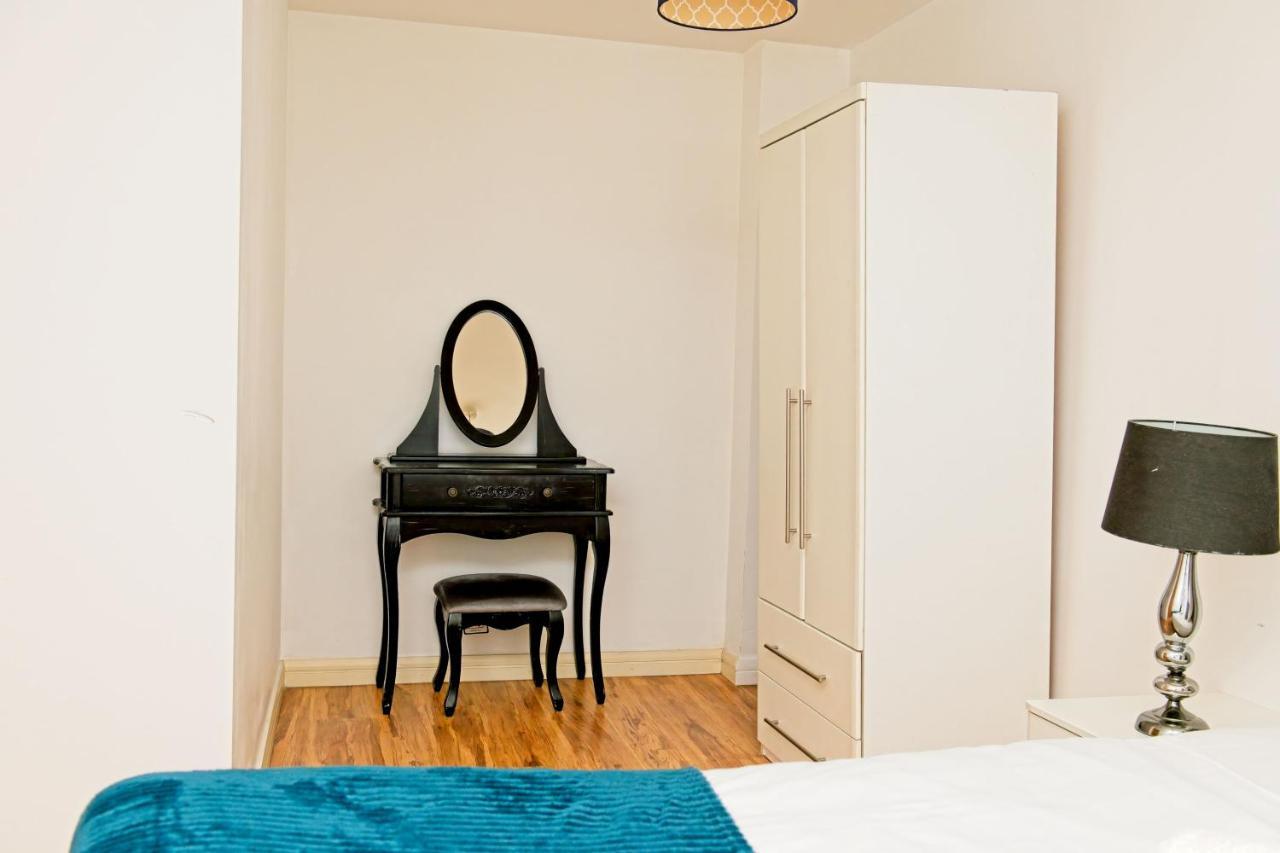 Apartment Centre Beautiful Walking Distance To Bullring Shopping Centre Private Parking *