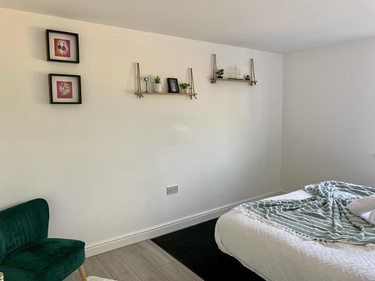 Holiday home Modern & Cosy 2-bed Near Nec, Airport & Jlr! *