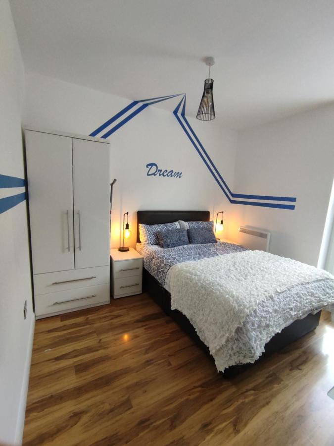 Blue Escape--lovely 2beds 1bath With Free Parking Apartment *
