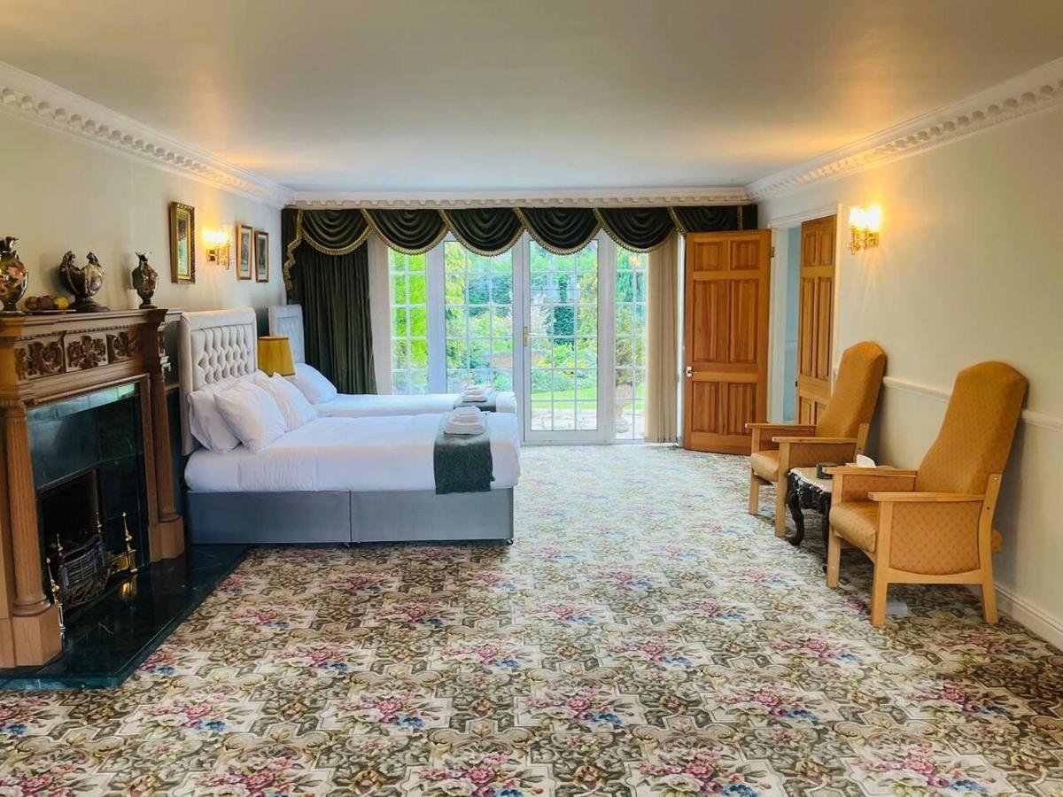 Holiday home Unwind In Comfort At Cosy Caradus Free Parking *