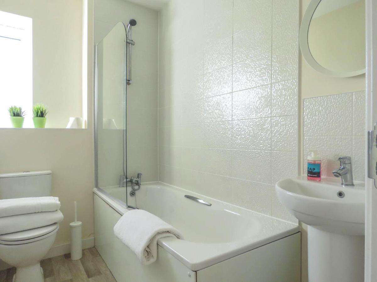 Holiday home Tudors Esuites 4 Bedroom House Driveway & Garden