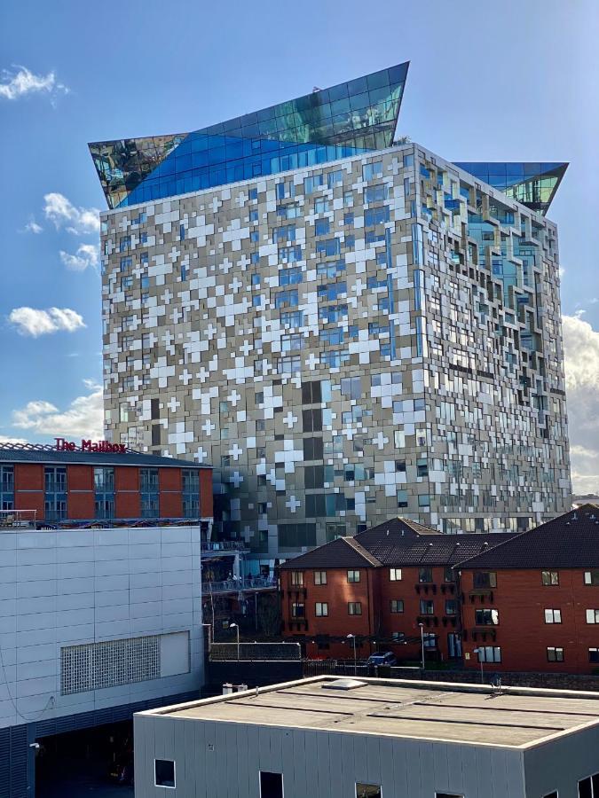 Holliday Street - One Bedroom - Stunning Balcony *